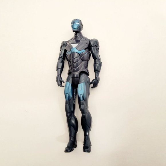 Hasbro 2011 Marvel Black and Blue Iron Man 3 Hydro Shock Action Figure 4" - Picture 2 of 5